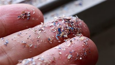 المواد البلاستيكية الدقيقة تزيد من خطر الإصابة بسرطان الأمعاء والاكتئاب | دراسة 