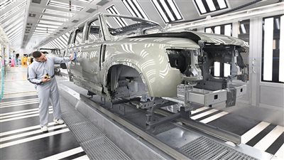 جاكوار لاند روفر تستأنف الإنتاج غدًا بعد اختراق سبتمبر