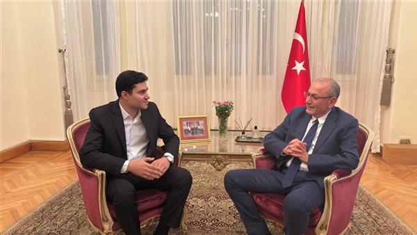 السفير التركي وصحفي