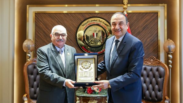 خلال التوقيع