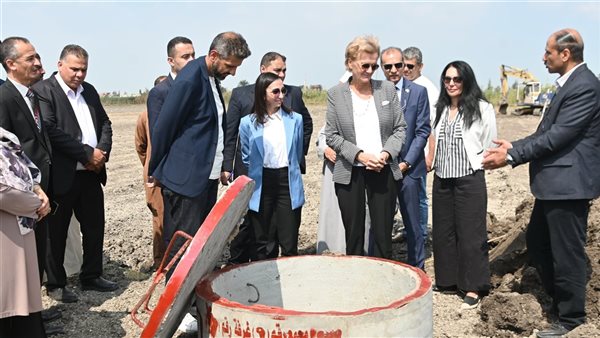 محافظ البحيرة وسفيرة