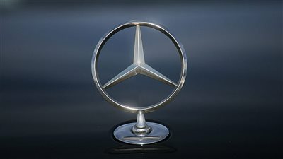 مرسيدس بنز تحذر من تأثير مشاكل إمدادات الرقائق على إنتاج السيارات العالمي