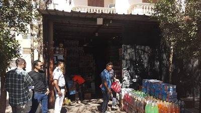 جهاز العاشر من رمضان يواصل حملاته المكثفة لإزالة الإشغالات.. ويقرر تنفيذ 31 قرار غلق وتشميع