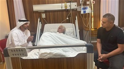 سفير الإمارات يزور حسن شحاتة بالمستشفى وينقل تحيات الشيخ محمد بن زايد