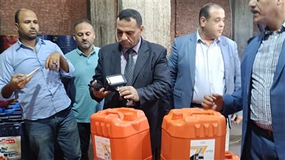 تموين الإسكندرية تضبط 12000 لتر زيت سيارات داخل مخزن غير مرخص