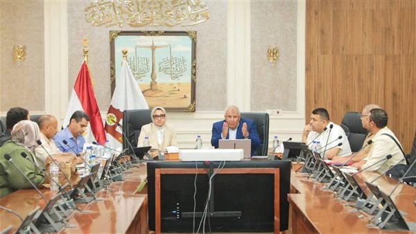 جانب من لقاء محافظ