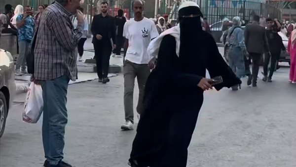 الفتاة المنتقبة صاحبة