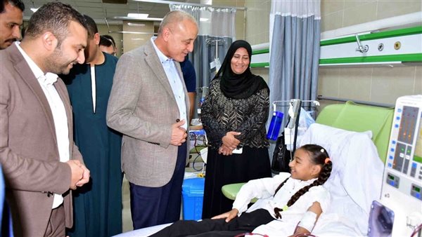 محافظ الأقصر بمستشفى