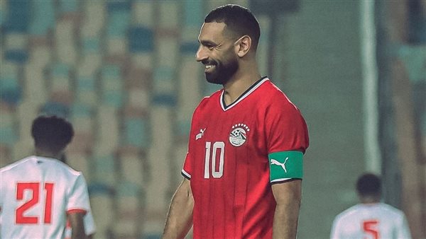 محمد صلاح قائد منتخب