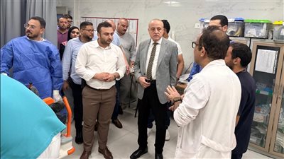 محافظ الأقصر يتفقد مصابي حادث الطريق الصحراوي ويوجه بصرف إعانات عاجلة لأسر الضحايا