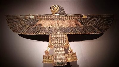 المتحف المصري بالتحرير يعرض قلادة نادرة للملك آمون إم أوبت من كنوز تانيس