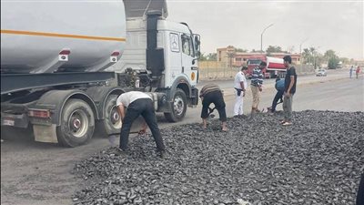 عودة الحركة المرورية بطريق السويس - الأدبية بعد انقلاب سيارة نقل محملة بالفحم