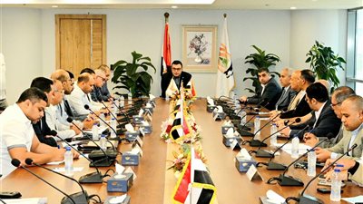 وزير الإسكان يصدر تكليفات جديدة لأجهزة مدن شرق القاهرة بشأن تطوير الطرق الرئيسية ومتابعة المشروعات