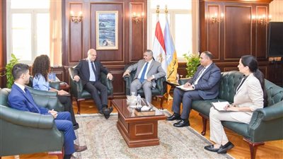 إعادة تدوير النفايات وتطوير منظومة النقل العام.. أبرز الملفات على طاولة محافظ الإسكندرية وسفير السويد