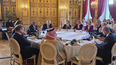وزير الخارجية يجتمع مع الرئيس الفرنسي برفقة وزراء 12 دولة لتنفيذ الخطة الأمريكية بشأن غزة