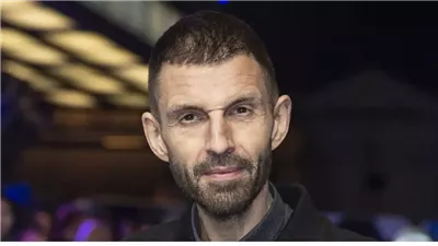 اتهام الدي جي البريطاني تيم ويستوود بارتكاب أعمال فاضحة على مدى 33 عامًا.. ما القصة؟