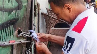 حملات مكبرة لمواجهة ظاهرة النباشين وغلق مخزن مخالف للخردة بأسوان