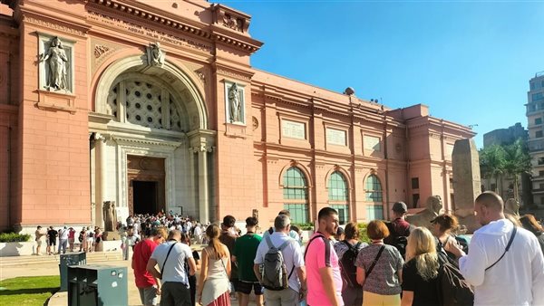 توافد كبير من السائحين