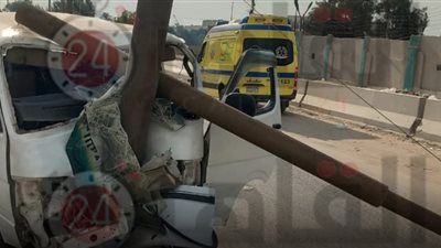 عودة الحركة المرورية لطبيعتها بعد انقلاب ميكروباص بطريق السلام بالخانكة