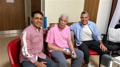 خالد مرتجي وطارق قنديل يزوران حسن شحاتة للاطمئنان على صحته