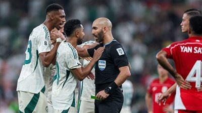 حكم مباراة السعودية وإندونيسيا يوّكل مجموعة من المحامين لرفع قضايا ضد المتجاوزين في حقه