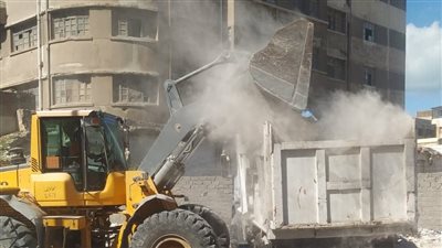 حي وسط بالإسكندرية يزيل 50 طنًا من مخلفات الرديم بالتعاون مع جهاز تجميل المدينة