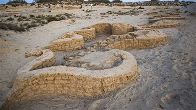 السياحة تعلن اكتشاف قلعة عسكرية جديدة من عصر الدولة الحديثة على طريق حورس الحربي بسيناء