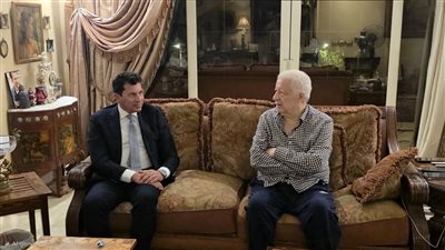 وزير الرياضة يزور مرتضى منصور في منزله بعد تعرضه لوعكة صحية