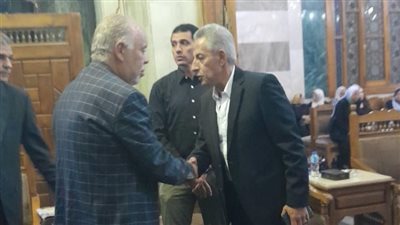 أشرف زكي وإيهاب فهمي أول الحضور في عزاء المخرج عمرو دوارة 