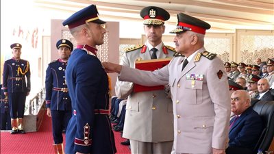 وزير الدفاع والإنتاج الحربي يشهد حفل تخرج دفعات جديدة من الكليات العسكرية 