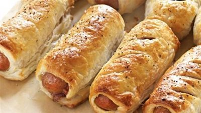 طريقة عمل فطيرة بالسجق بمكونات بسيطة.. طعم رهيب زي المحلات