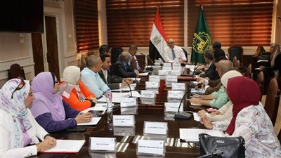 محافظ القليوبية يوجه بالتيسير على المستثمرين لدعم مناخ الاستثمار وزيادة فرص العمل