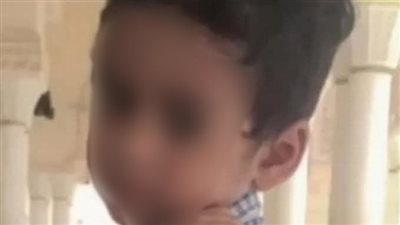 والدته توفيت منذ شهرين.. أول صورة لصغير أصيب بأزمة قلبية خلال هروبه من مطاردة كلب في قنا