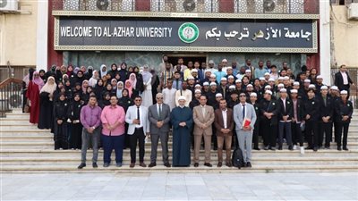 رئيس جامعة الأزهر يقرر إنشاء مجلس شهري للطلاب الوافدين| صور 