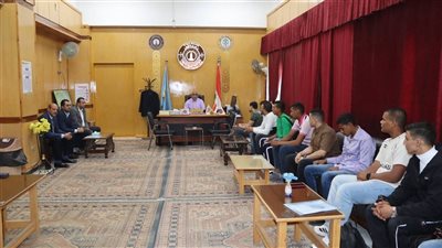 عميد كلية اللغة العربية بأسيوط يعقد الاجتماع الأول لمجلس الكلية الطلابي لمناقشة احتياجات الطلاب وحل المشكلات