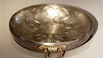 طبق باتيرا.. تحفة فضية من عصر بسوسنس الأول تروي جمال الطقوس الملكية في تانيس| صور 