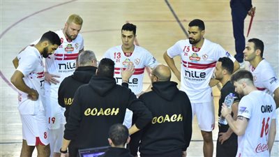 أزمة جديدة تضرب طائرة الزمالك.. اللاعبون يطالبون بالمستحقات المالية بعد أزمة سكن المحترف الكوبي