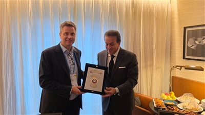 وزير الصحة يلتقي الرئيس التنفيذي لشركة روش ورئيس الاتحاد الدولي لجمعيات ومنتجي الأدوية لبحث التعاون 