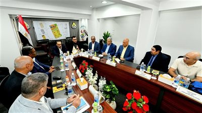 وزير الإسكان ومحافظ أسيوط يبحثان تعزيز التعاون لتطوير المدن الجديدة بالمحافظة