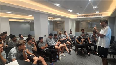 محاضرة عن الإنعاش القلبي للاعبي المنتخب الوطني تحت 17 عامًا قبل كأس العالم