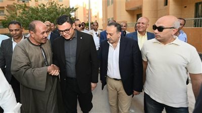 وزير الإسكان يستمع لشكاوى سكان مدينة أسيوط الجديدة ويوجه بدراسة كل طلباتهم ومقترحاتهم