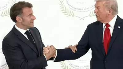 ترامب يثير الجدل خلال مصافحته بعض الرؤساء في قمة شرم الشيخ.. ما القصة؟