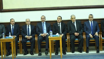 وزراء ومسؤولون يقدمون العزاء لإبراهيم محلب رئيس الوزراء الأسبق في وفاة شقيقته