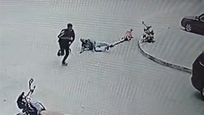 القبض على أحد المتهمين بسرقة مُسن وسط شارع في بدر