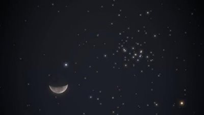 بعد منتصف الليل.. اقتران القمر بعنقود النثرة يزين سماء الوطن العربي 