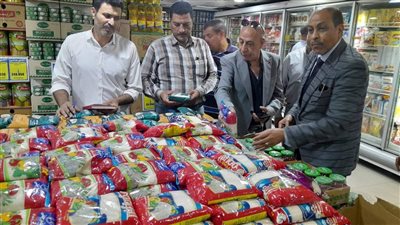 وكيل تموين القليوبية يتفقد مصنع البوتاجاز ومسارات السلع التموينية قبل موسم الشتاء