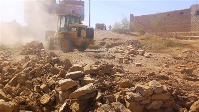 إزالة 14 حالة تعد على الأراضي الزراعية وأملاك الدولة في أسوان