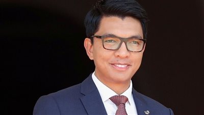 بسبب احتجاجات جيل Z.. رئيس مدغشقر يفر من البلاد على متن طائرة عسكرية فرنسية 