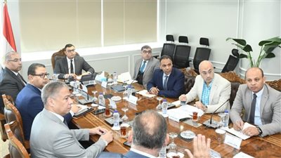 وزير الإسكان يعقد اجتماعًا مع مسئولي فاوندرز لبحث آليات تسويق عددٍ من مشروعات الوزارة