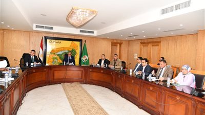 محافظ الفيوم يوجه بتسريع وتيرة العمل بمشروعات مبادرة حياة كريمة